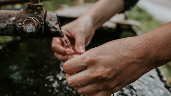 hands in water