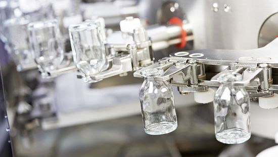 VialsOnIndustrialWasherRF_Image_CloseUp.jpg