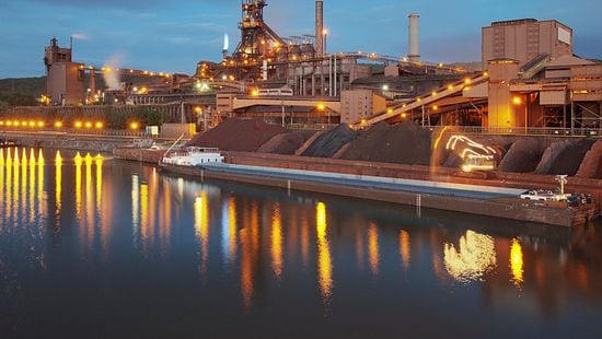 iStock_000013383343_Full_coal_plant_night.jpg